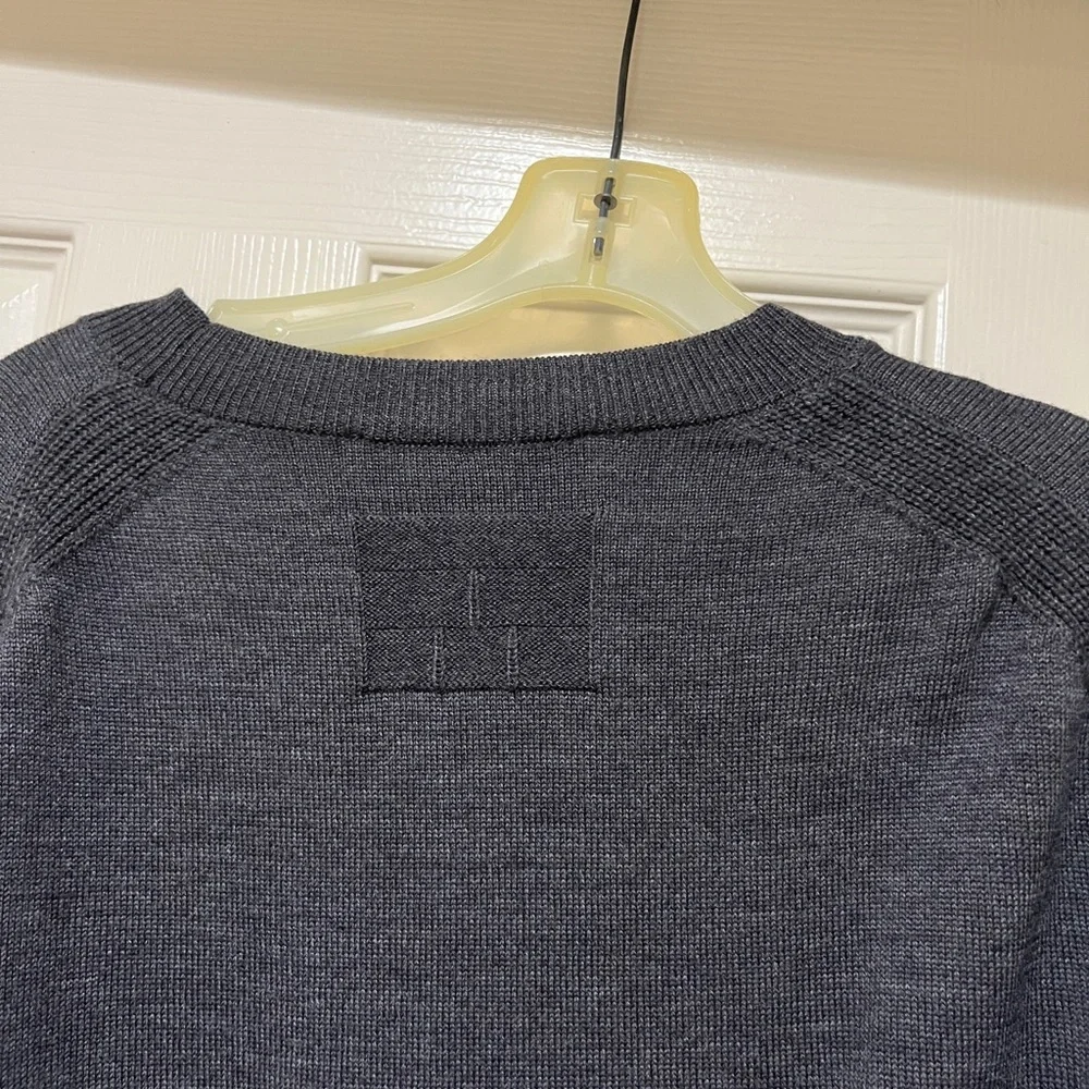 Frame Merino Wool Knit Gray Men’s sweater Size Medium closet Capsule‎ smart